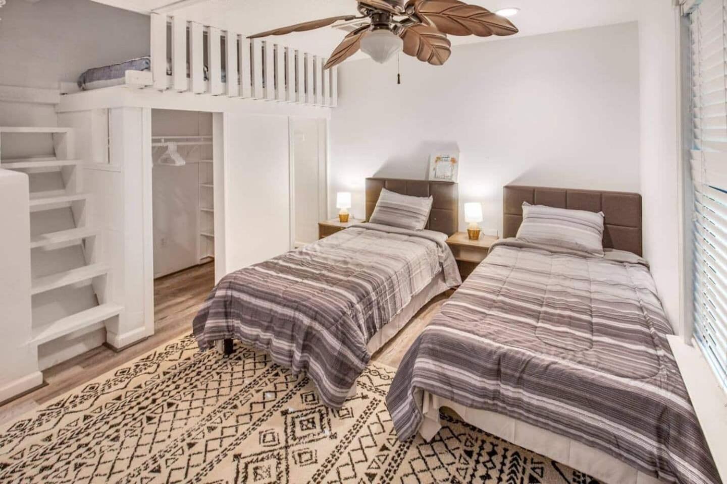 فيلا Sunmeadow Manor Retreat Friendswood المظهر الخارجي الصورة