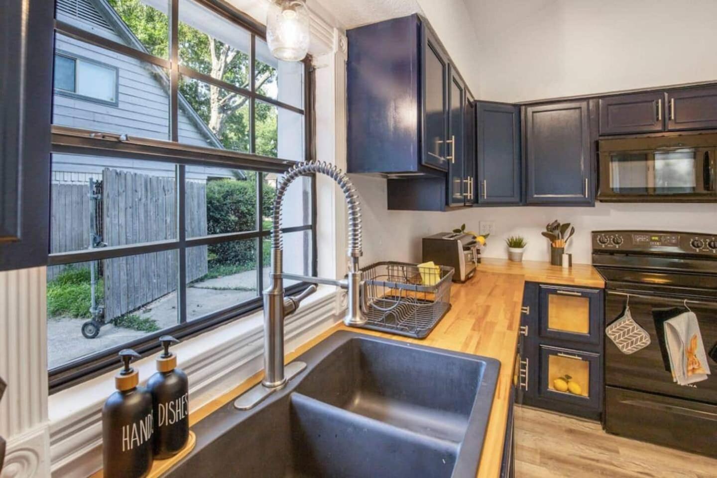 فيلا Sunmeadow Manor Retreat Friendswood المظهر الخارجي الصورة